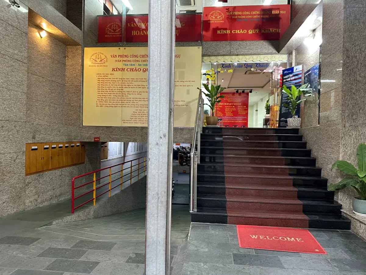 Lối vào Văn phòng công chứng Hoàng Xuân Ngụ