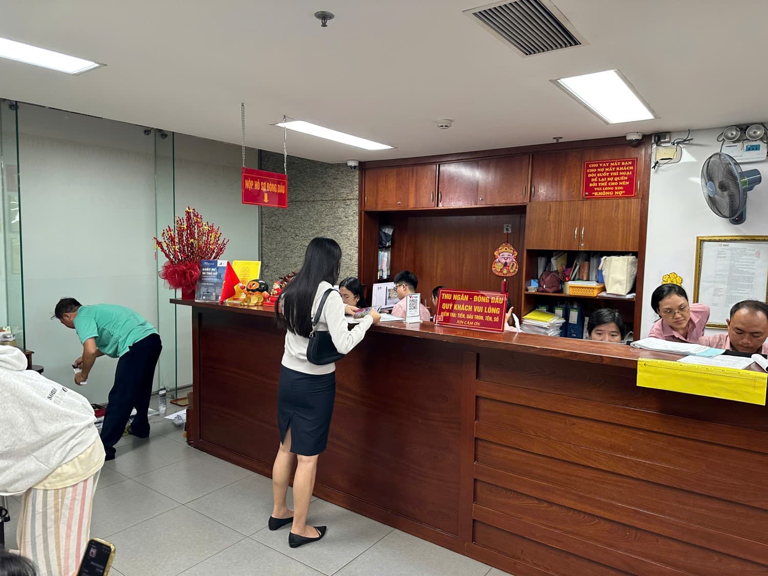 Khu vực thu phí - Đóng dấu