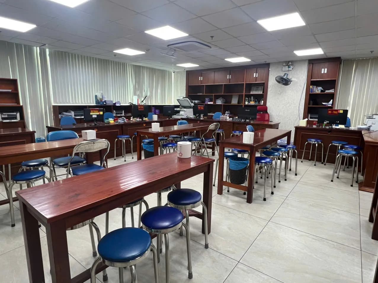 Phòng tiếp khách hàng tầng 2